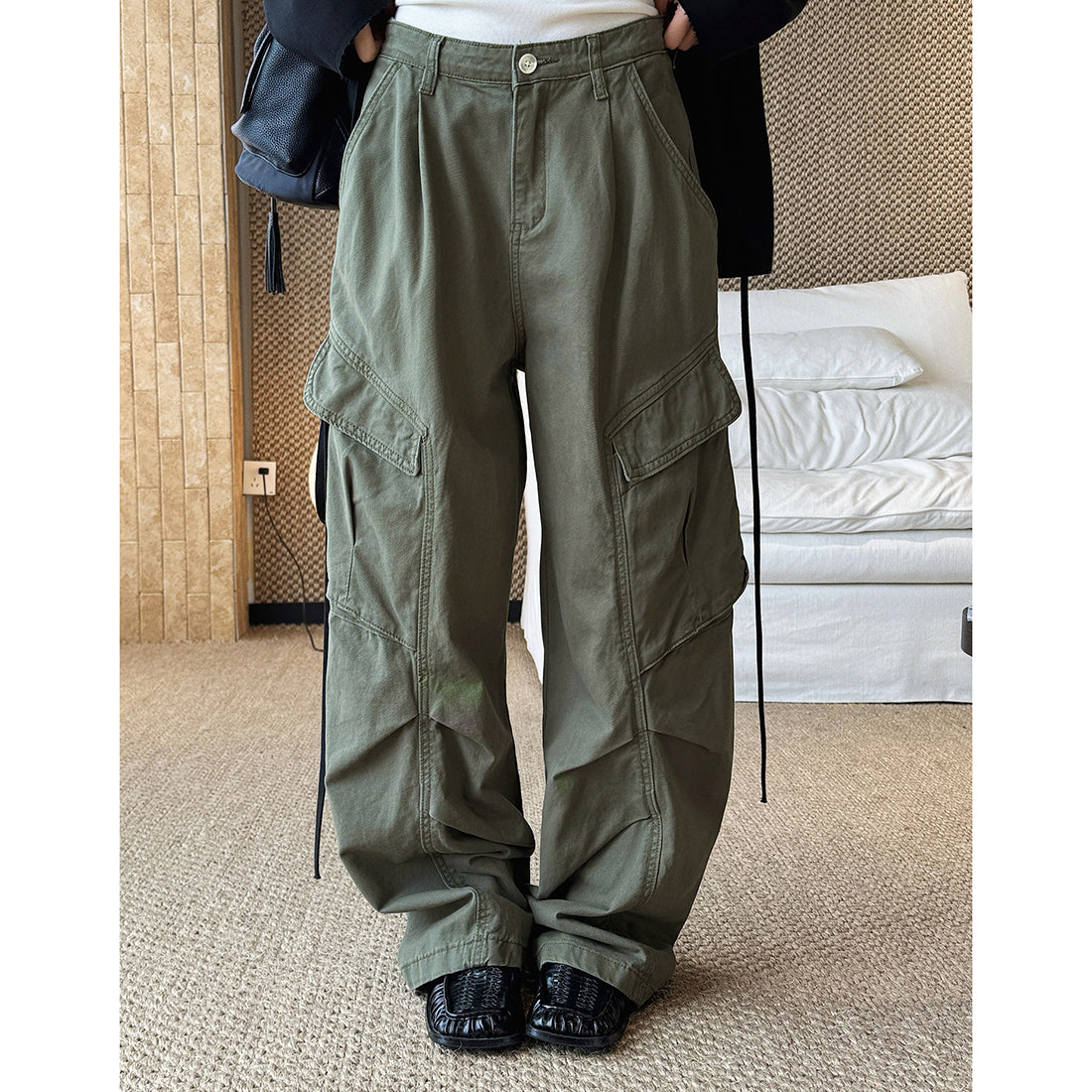 Pleated straight leg large pocket loose denim cargo pants
