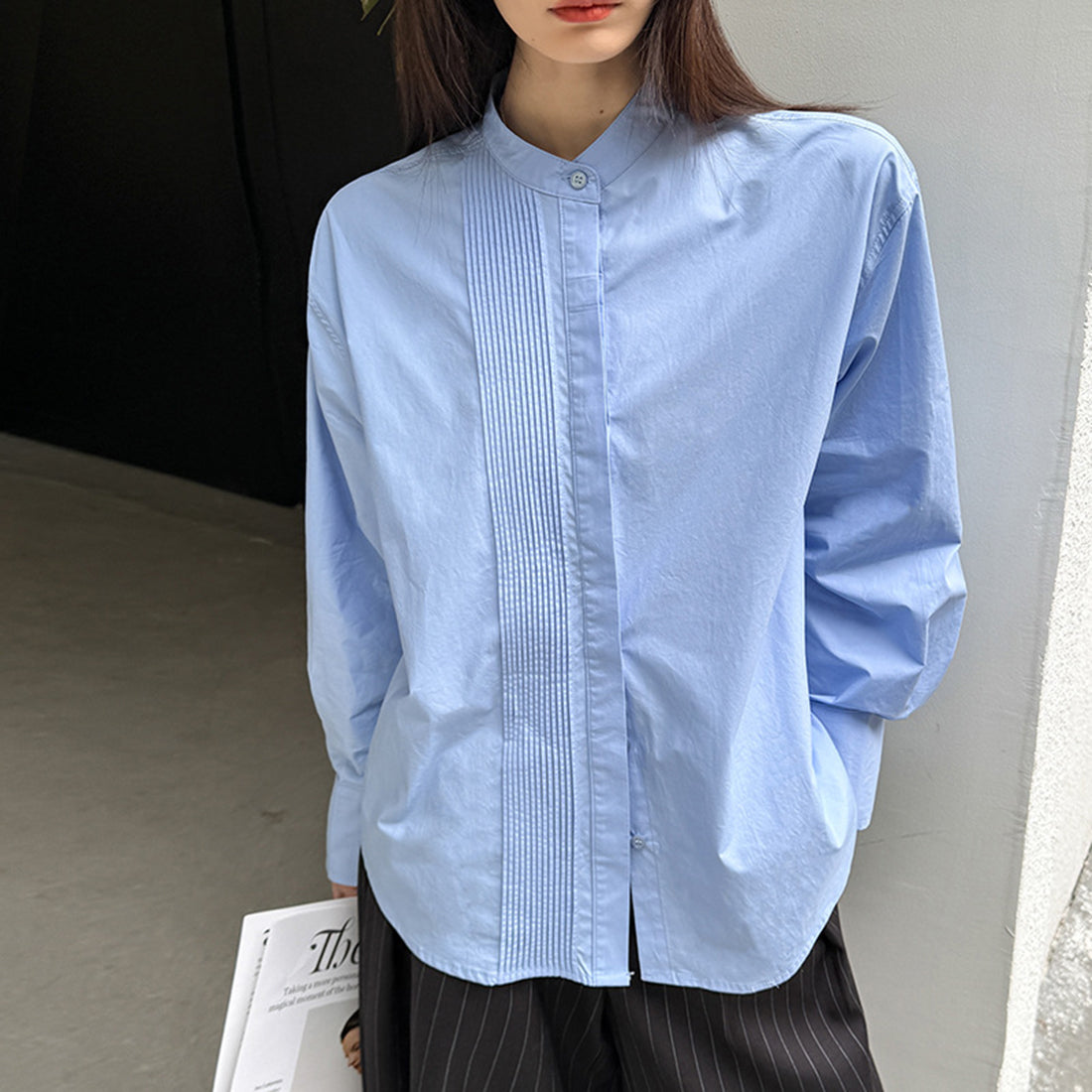 Wrinkled round neck long sleeved shirt