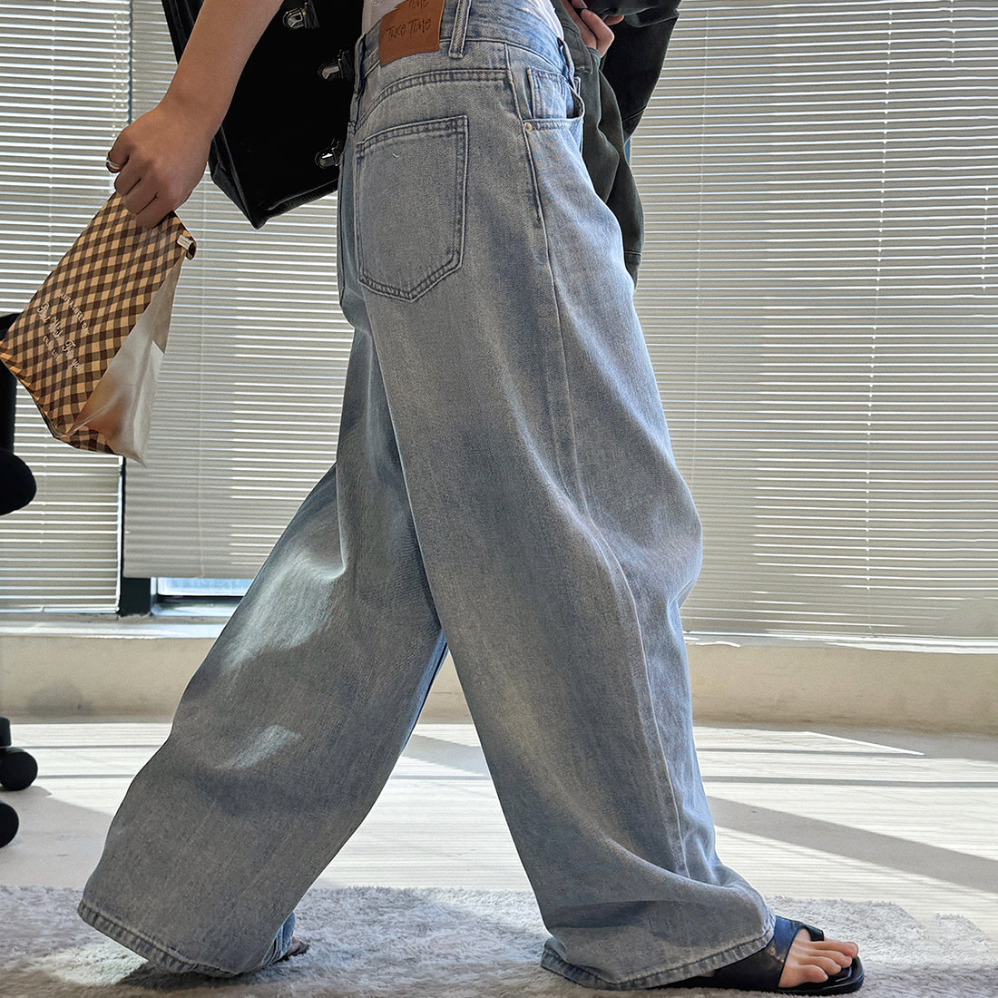 High waist washed wide leg jeans with vintage faded finish