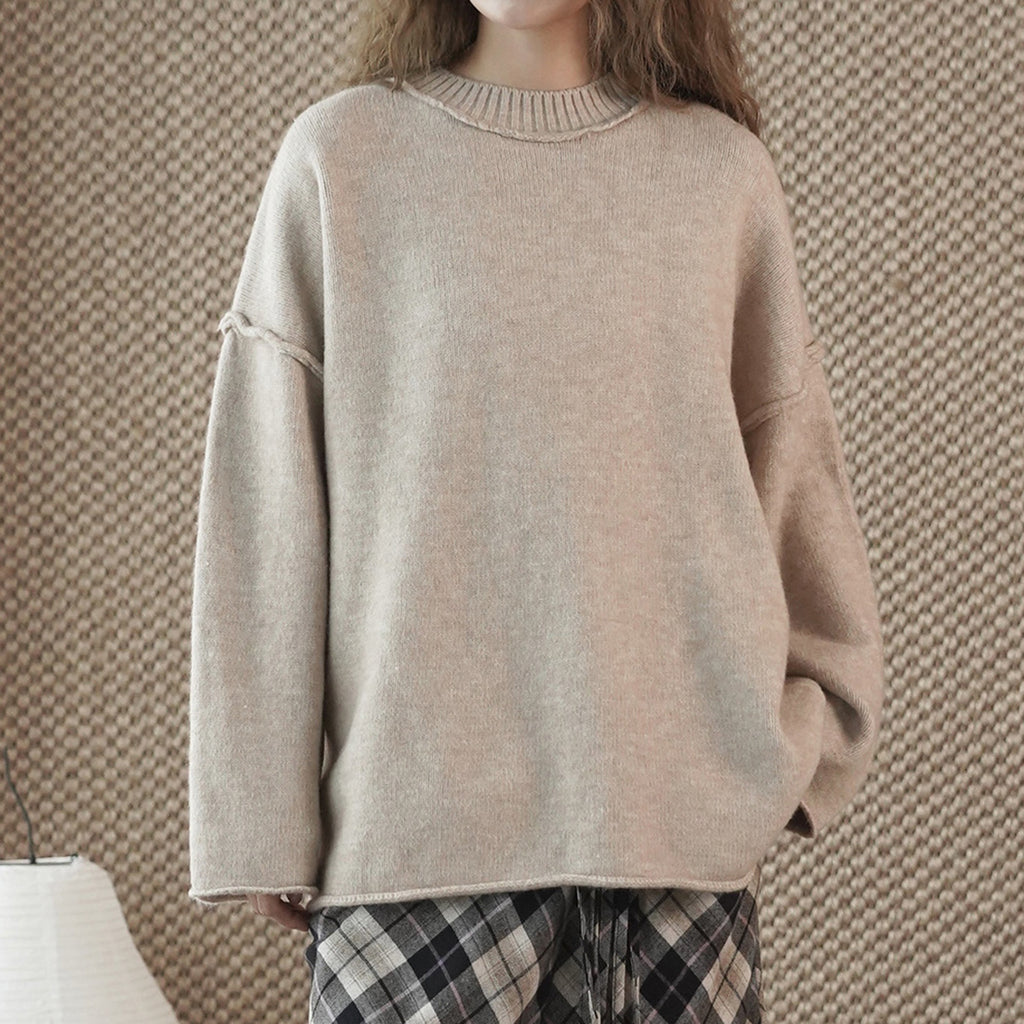 Round neck slightly frayed knitted loose sweater