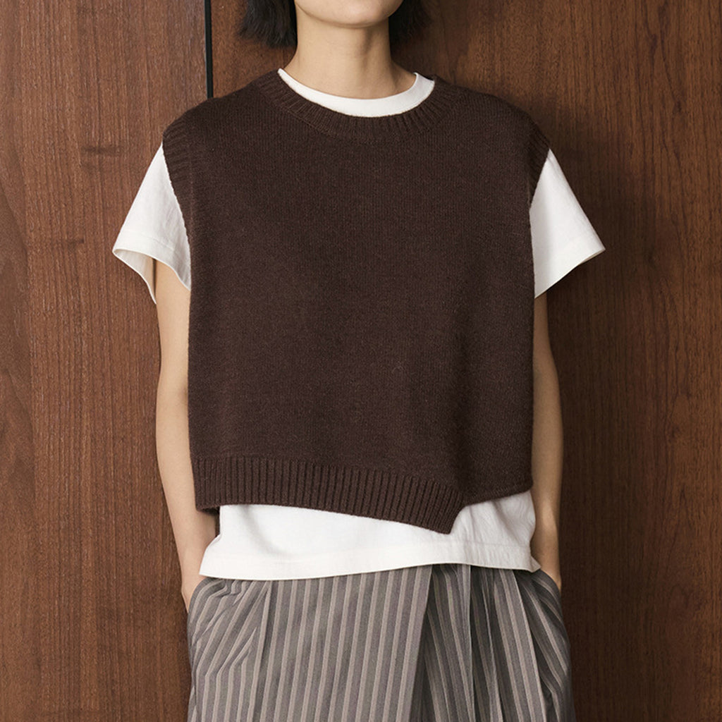 Asymmetric hem solid color round neck knitted vest top