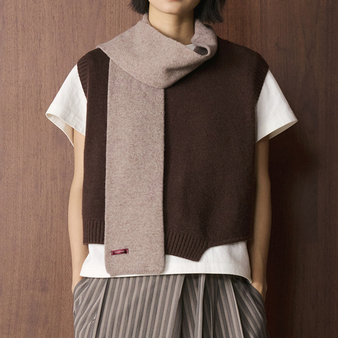 Asymmetric hem solid color round neck knitted vest top