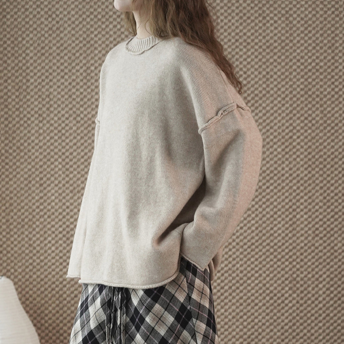 Round neck slightly frayed knitted loose sweater