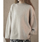 Round neck slightly frayed knitted loose sweater