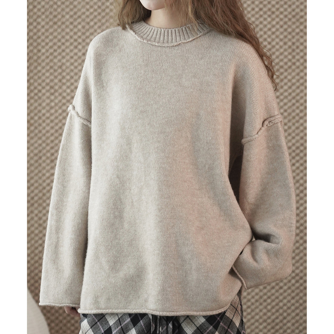 Round neck slightly frayed knitted loose sweater
